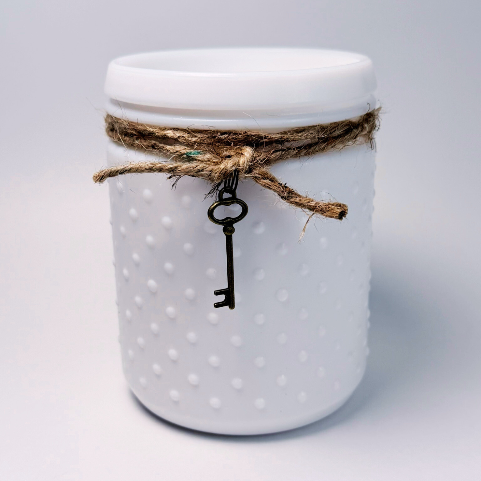 Candle - 17oz Vintage Hobnail Container with Key Charm